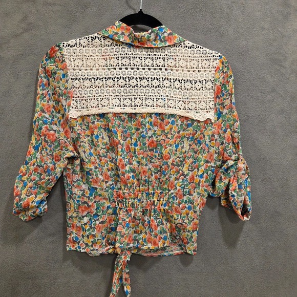 American Rag Cie Blouse Womens Medium‎ Crochet Boho Floral Crew Tie Front - Picture 2 of 6